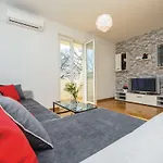 Apartman Nice In With Wifi Cavtat